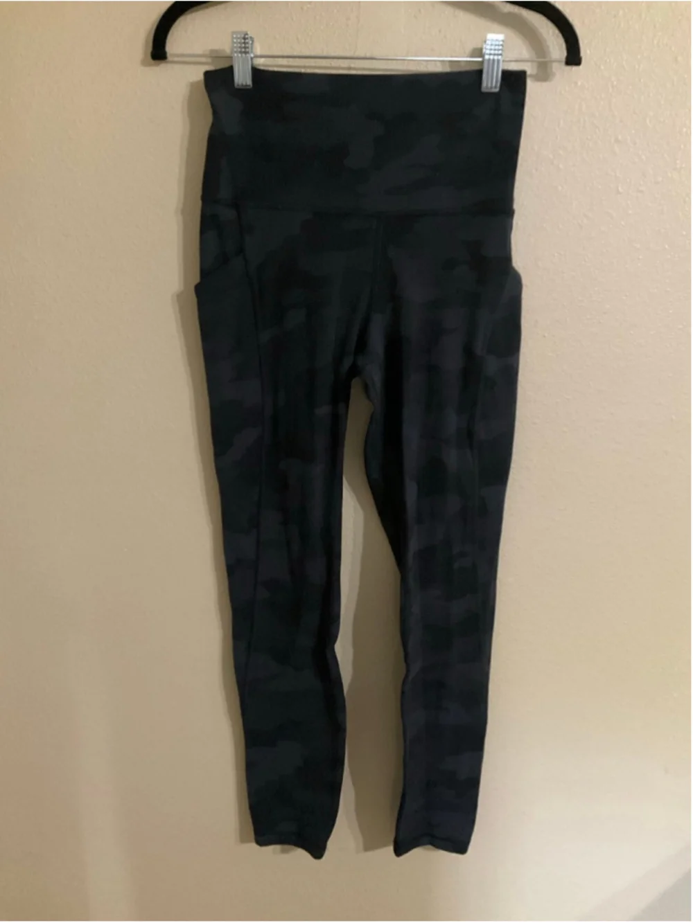 Lululemon Black Camo High Rise Leggings Side Pocket Athletic Yoga Pants size 6